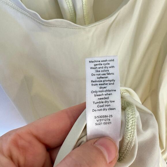 ATHLETA Ultimate Train Tank Size Medium EUC Alluring Yellow Racerback $49 MSRP - Picture 8 of 8